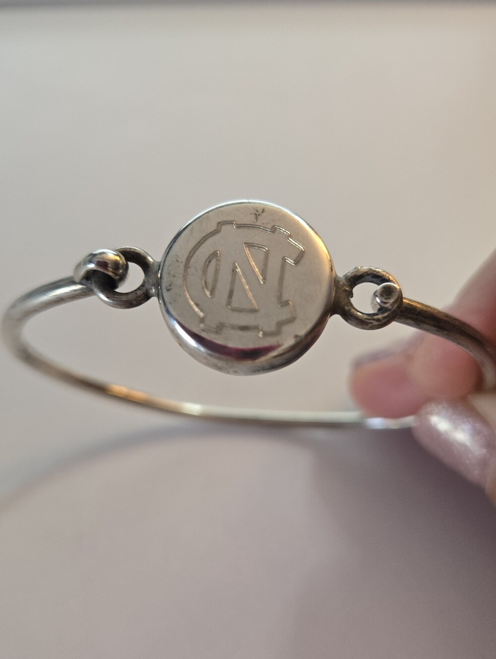 Vintage UNIVERSITY OF NORTH CAROLINA sterling silver bangle bracelet UNC logo